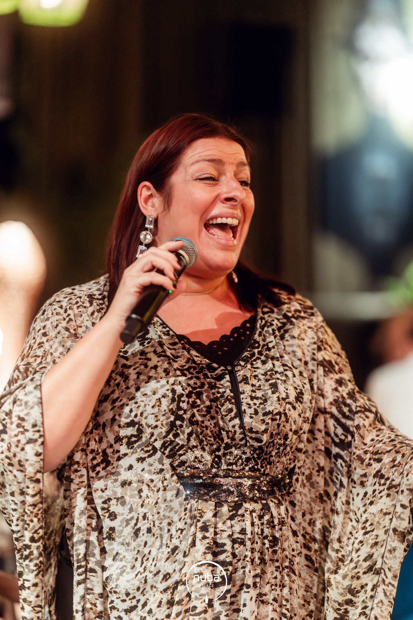 Virginie Behem (Aka Shiny), Chanteuse (voix soul, influence gospel/funk/jazz)